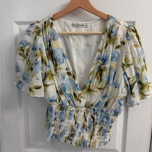 Abercrombie & Fitch White Blue Floral Smocked Waist V-Neck Blouse